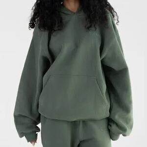 Comfrt Minimalist Hoodie in a forest green color Size Large